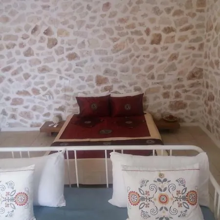 Kaki Lagada Apartamento Ieromonachos
