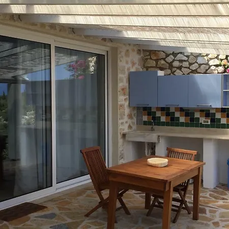 Kaki Lagada Apartamento Ieromonachos